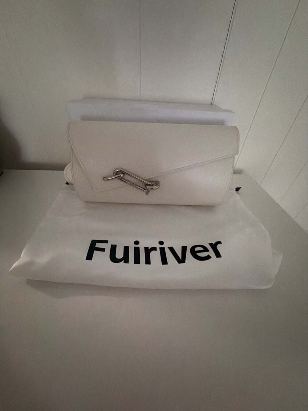 Fuiriver White Leather Crossbody Bag With Silver Chain Lock